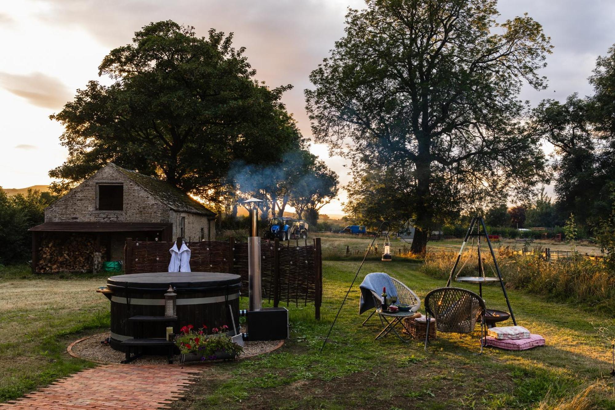 Toadland Shepherd Huts Durham Exteriör bild