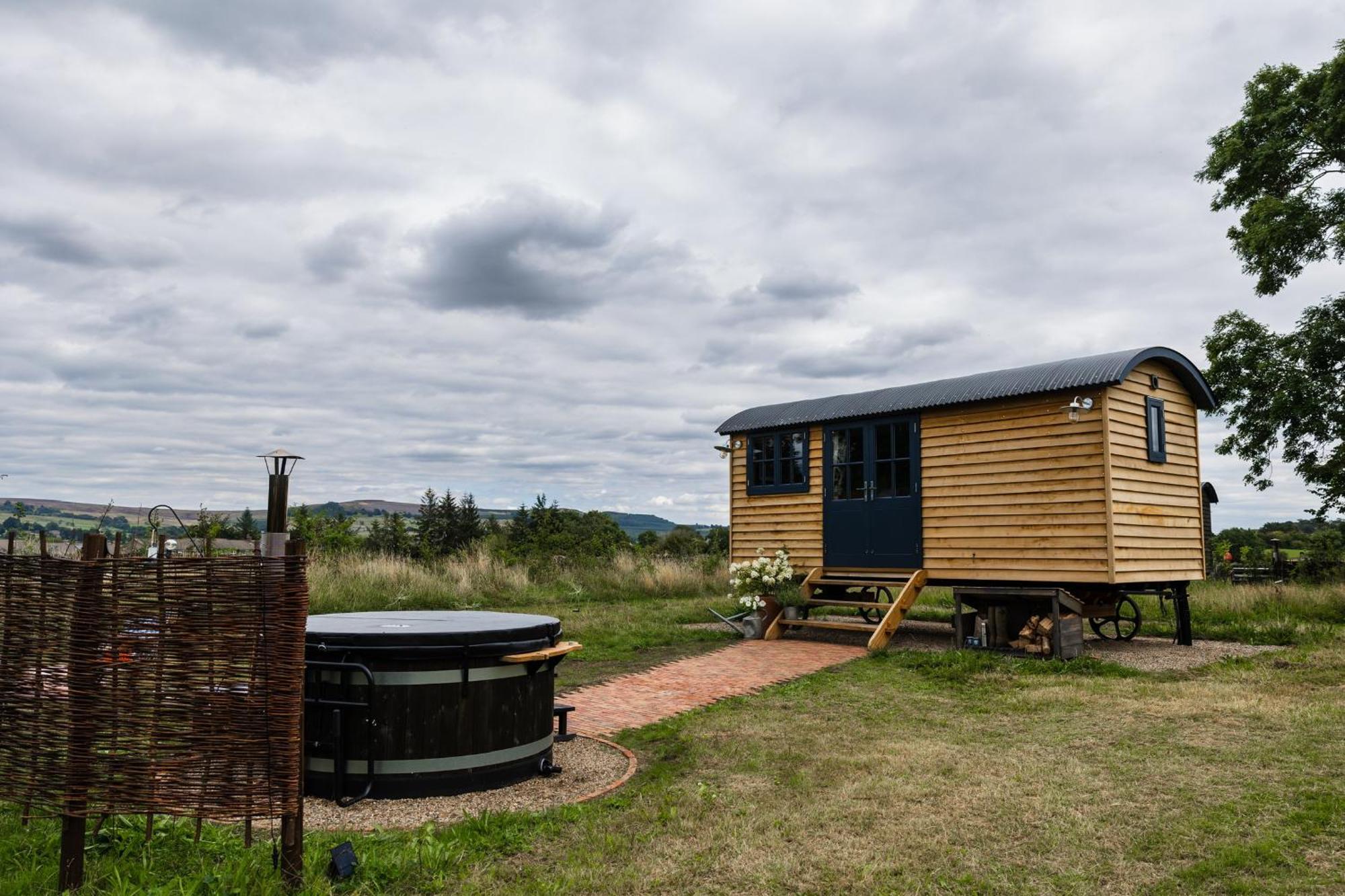Toadland Shepherd Huts Durham Exteriör bild