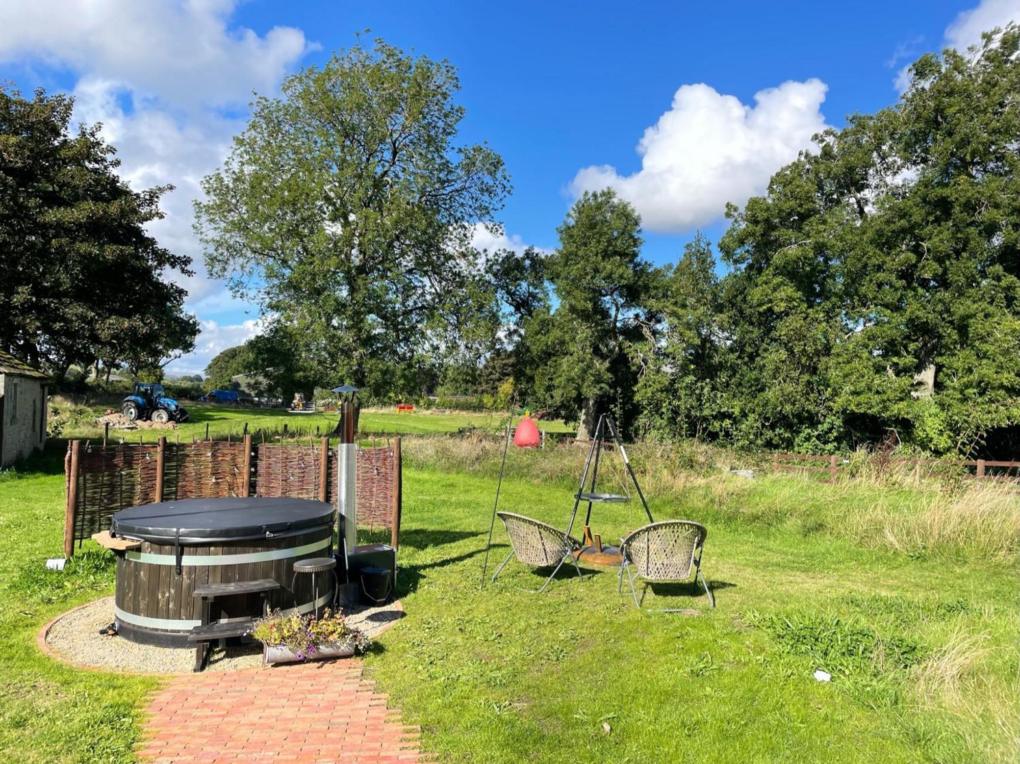 Toadland Shepherd Huts Durham Exteriör bild