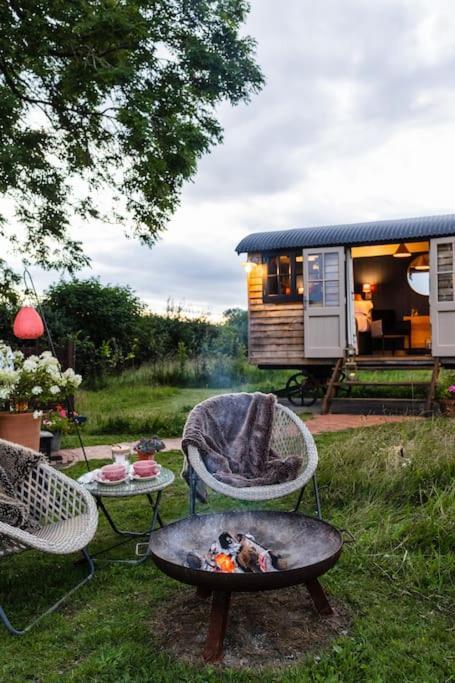 Toadland Shepherd Huts Durham Exteriör bild