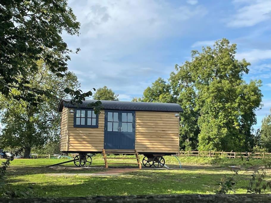 Toadland Shepherd Huts Durham Exteriör bild
