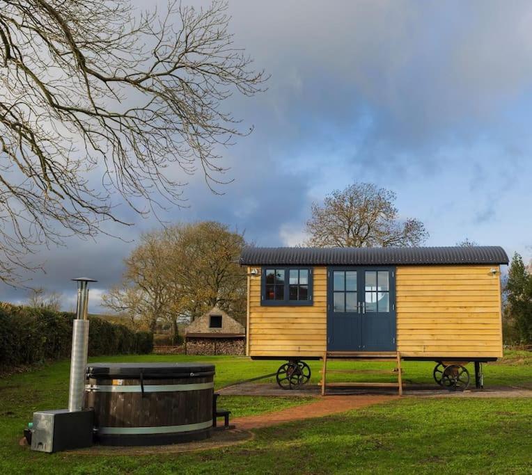 Toadland Shepherd Huts Durham Exteriör bild